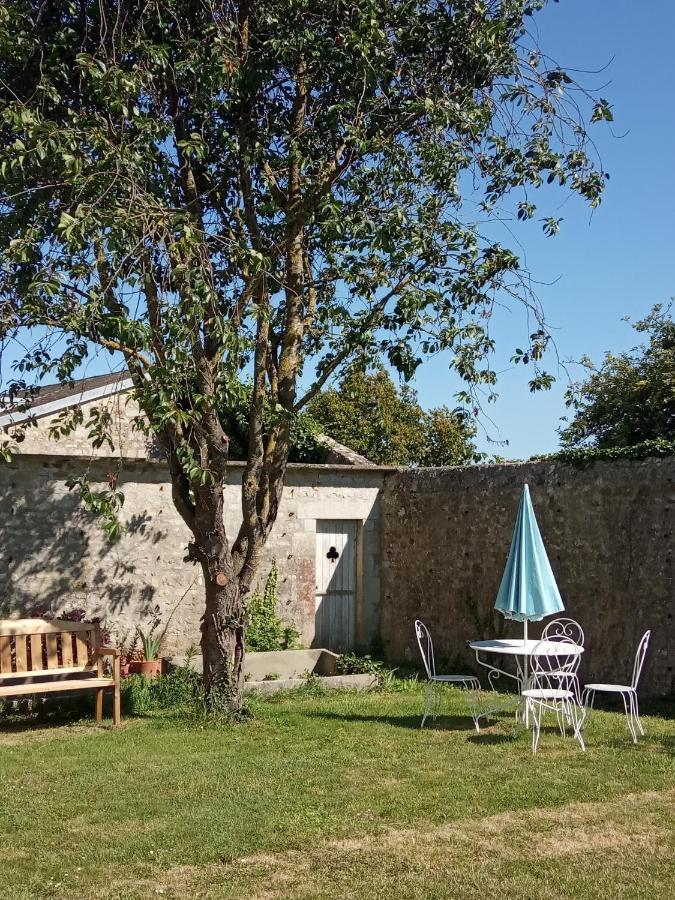 Les Mariesis Bed and Breakfast Osmanville Buitenkant foto